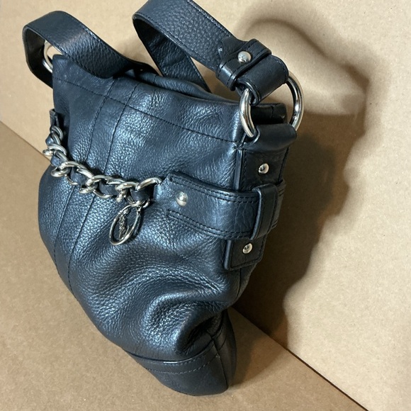 Y2K vintage Coach Black Leather Crossbody with Silver Chain - Picture 7 of 9